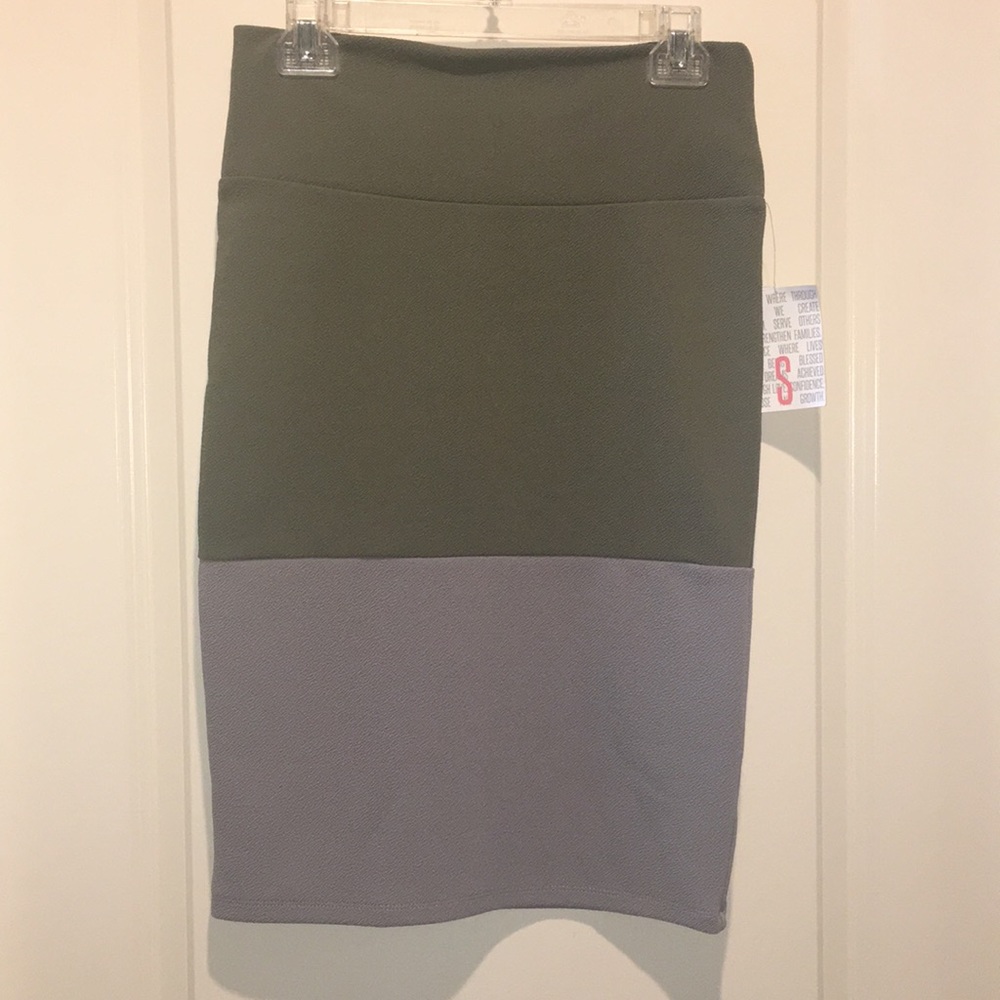LulaRoe Small Cassie Two Tone Skirt NWT